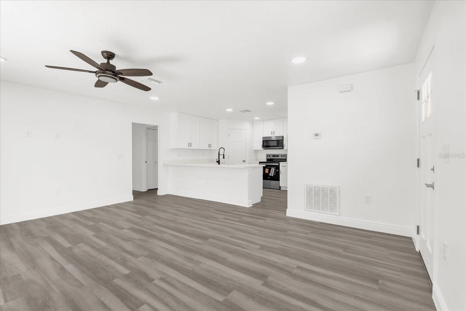 Single Family Residence at 1212 W 16TH ST, SANFORD, photo 3 of 22
