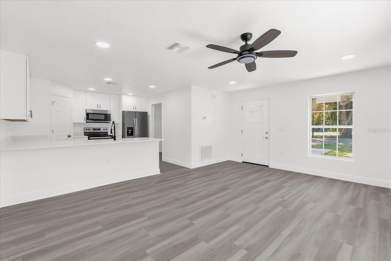 Single Family Residence at 1212 W 16TH ST, SANFORD, photo 5 of 22
