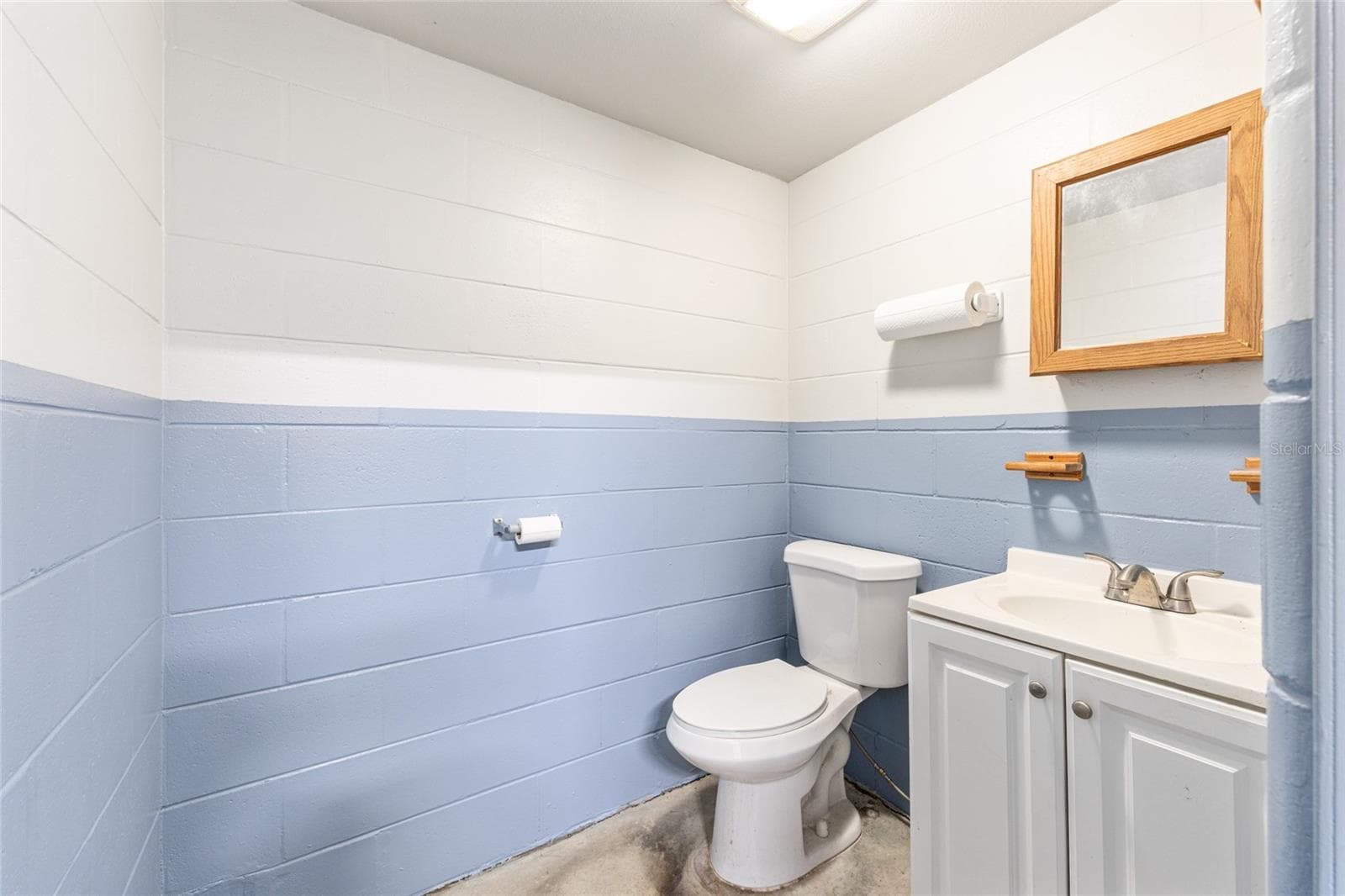 Detached Garage Bathroom - 255 SW 96TH LN, OCALA