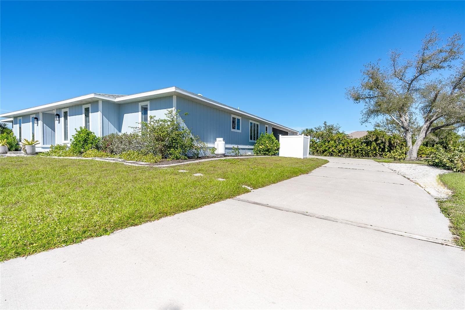 Single Family Residence at 320 ANCHOR ROW, PLACIDA, photo 3 of 41
