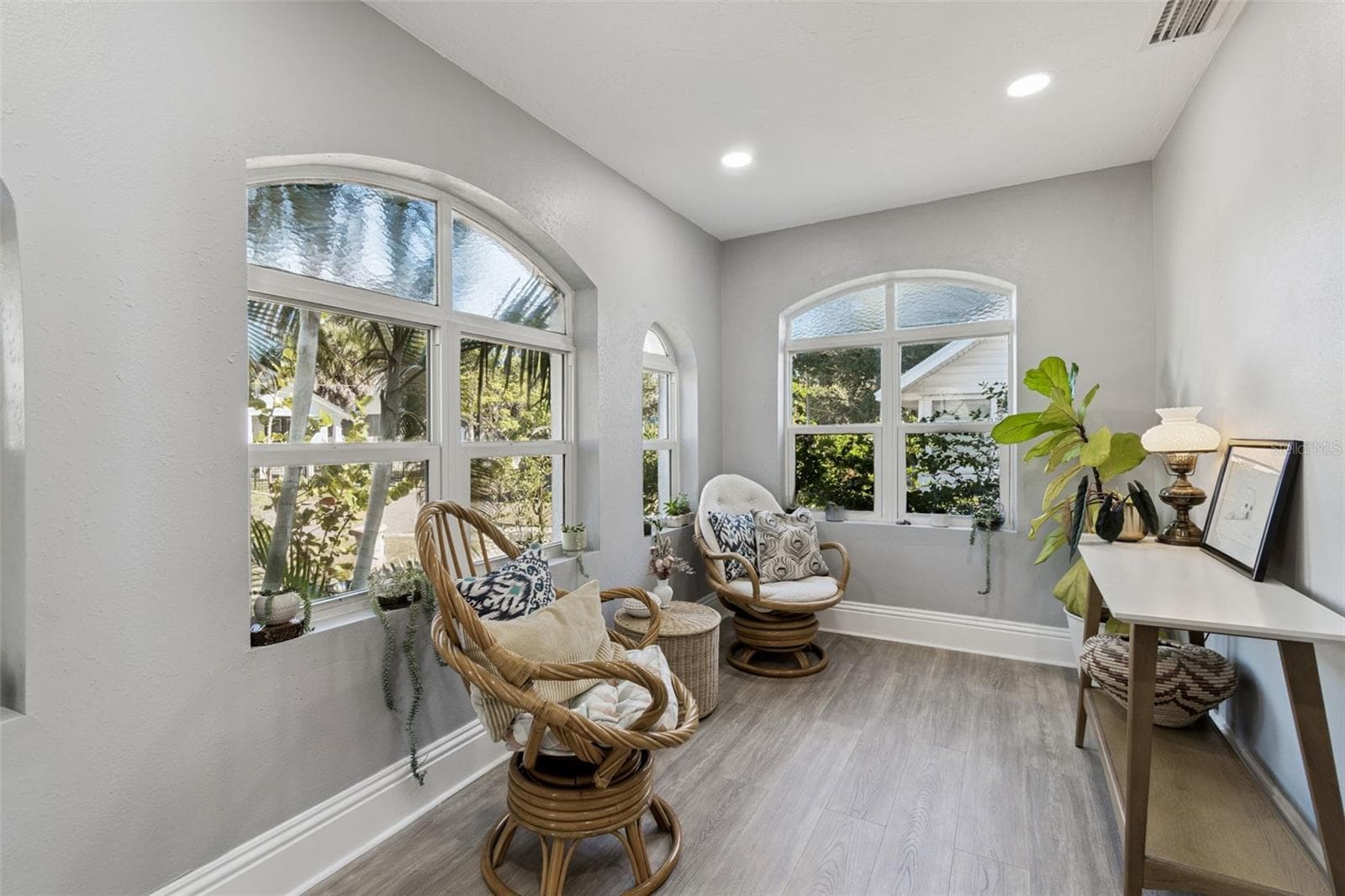 Single Family Residence at 1120 17TH AVE N, ST PETERSBURG, photo 5 of 49