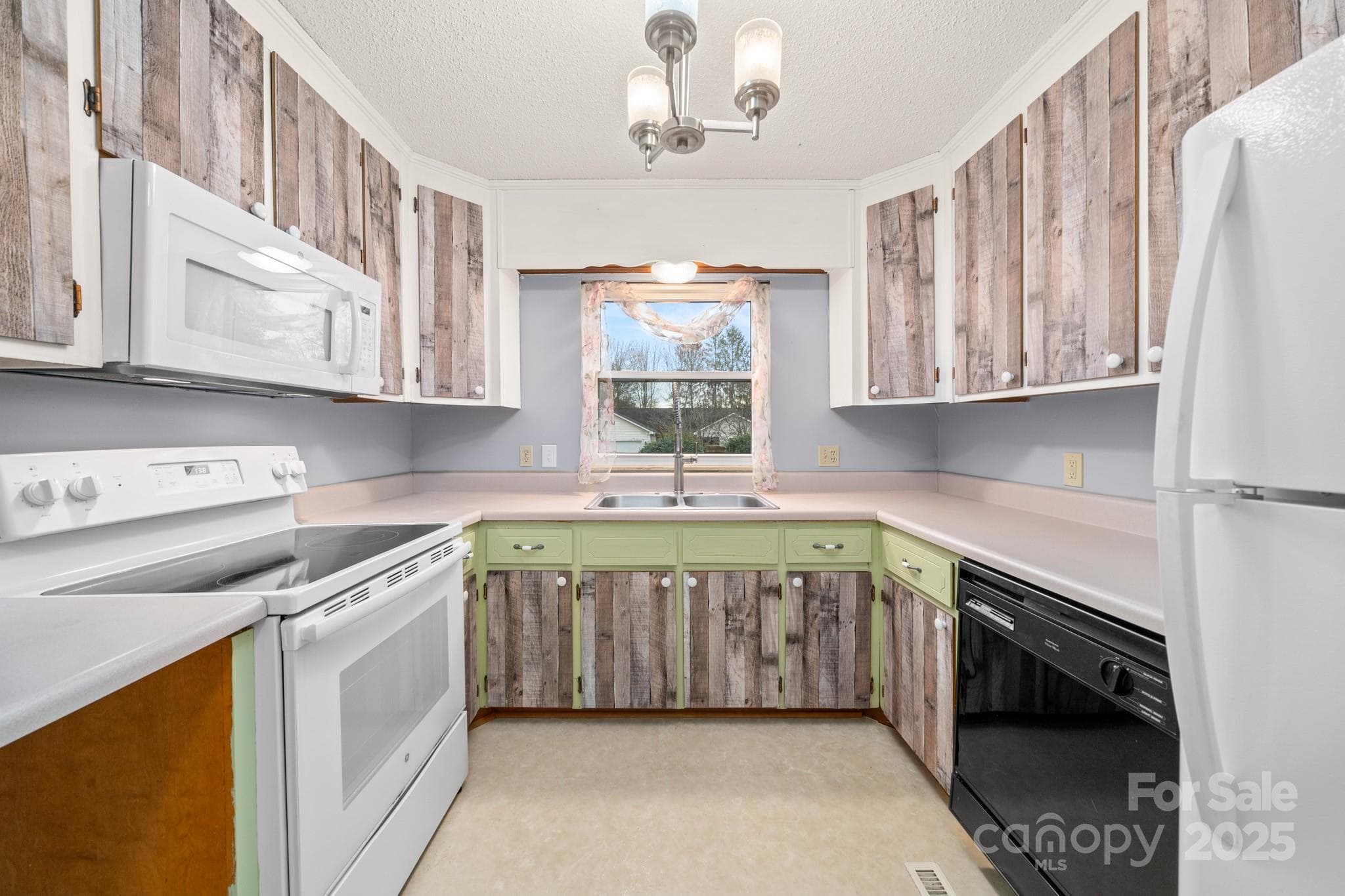 Kitchen - 27 Capri Lane, Hendersonville