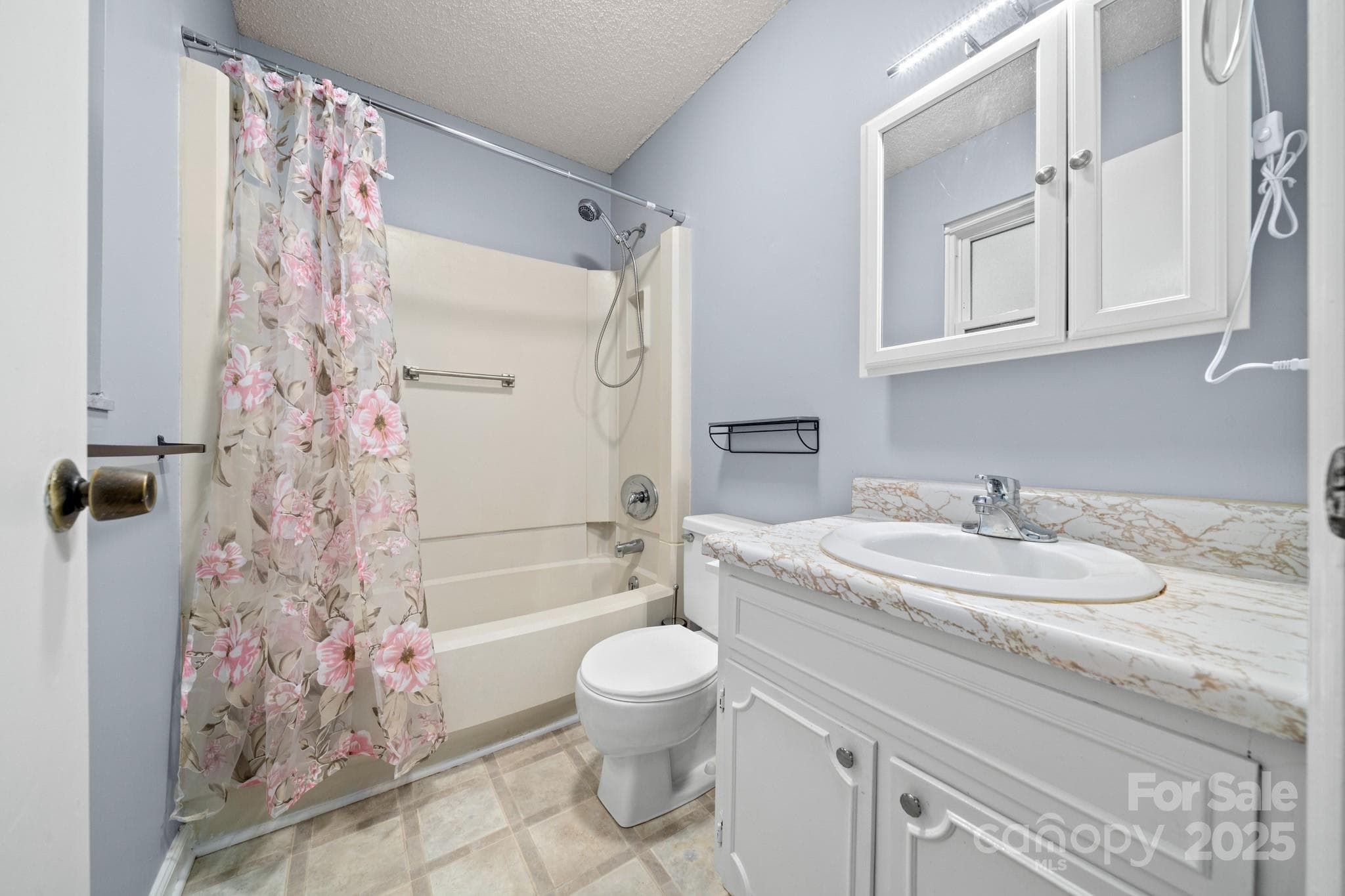 Primary Bath, en suite - 27 Capri Lane, Hendersonville