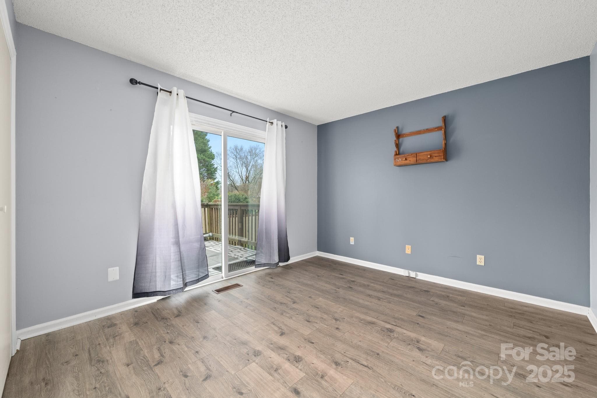 Guest BR - 27 Capri Lane, Hendersonville