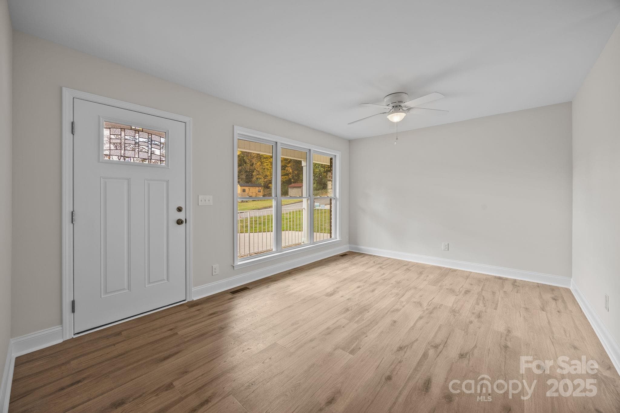 Light and bright space! - 1280 N Shaver Street, Salisbury