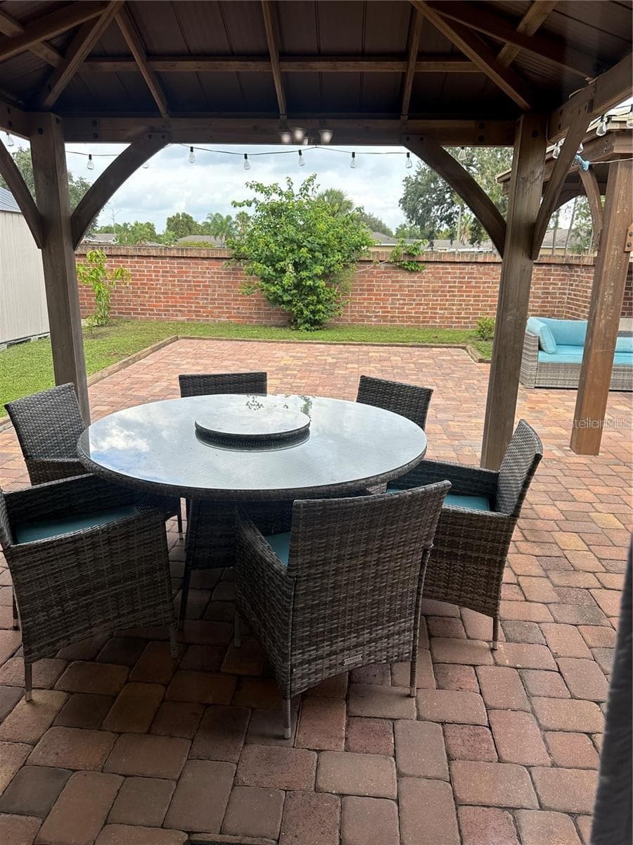 Patio furniture - 2986 STILLWATER DR, KISSIMMEE