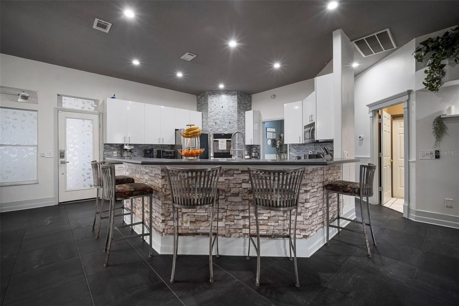Single Family Residence at 424 SUMMIT CHASE DR, VALRICO, photo 17 of 71