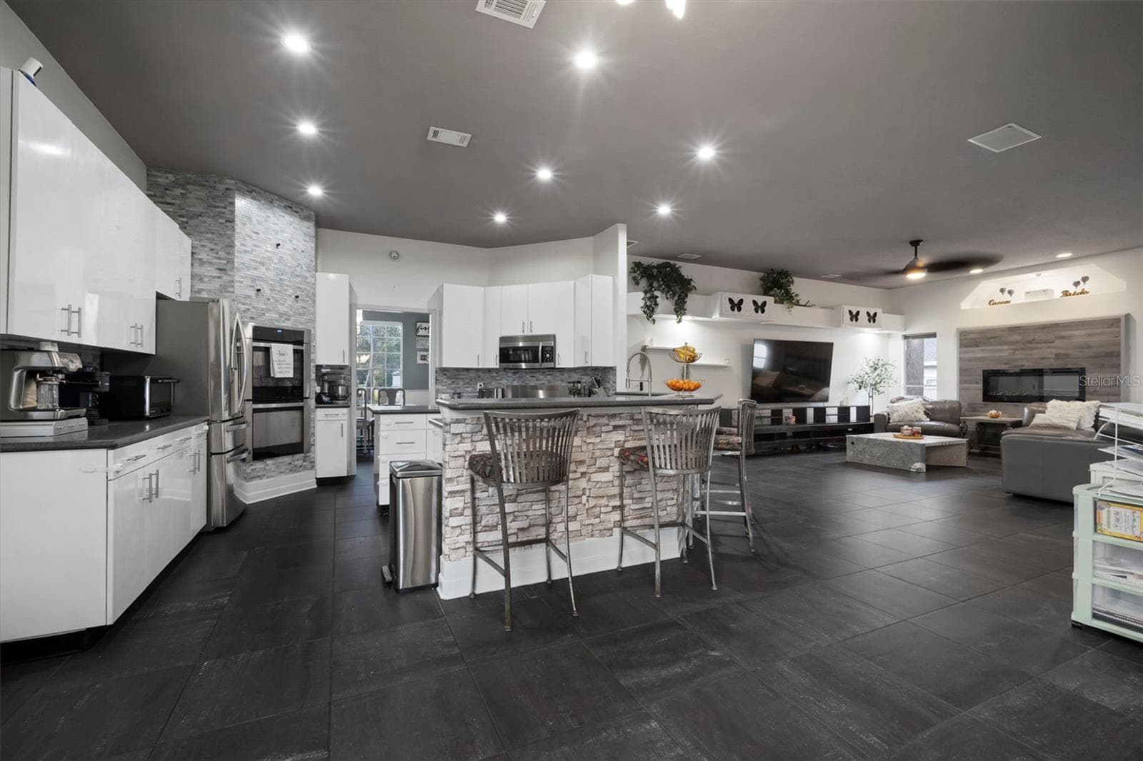 Single Family Residence at 424 SUMMIT CHASE DR, VALRICO, photo 18 of 71
