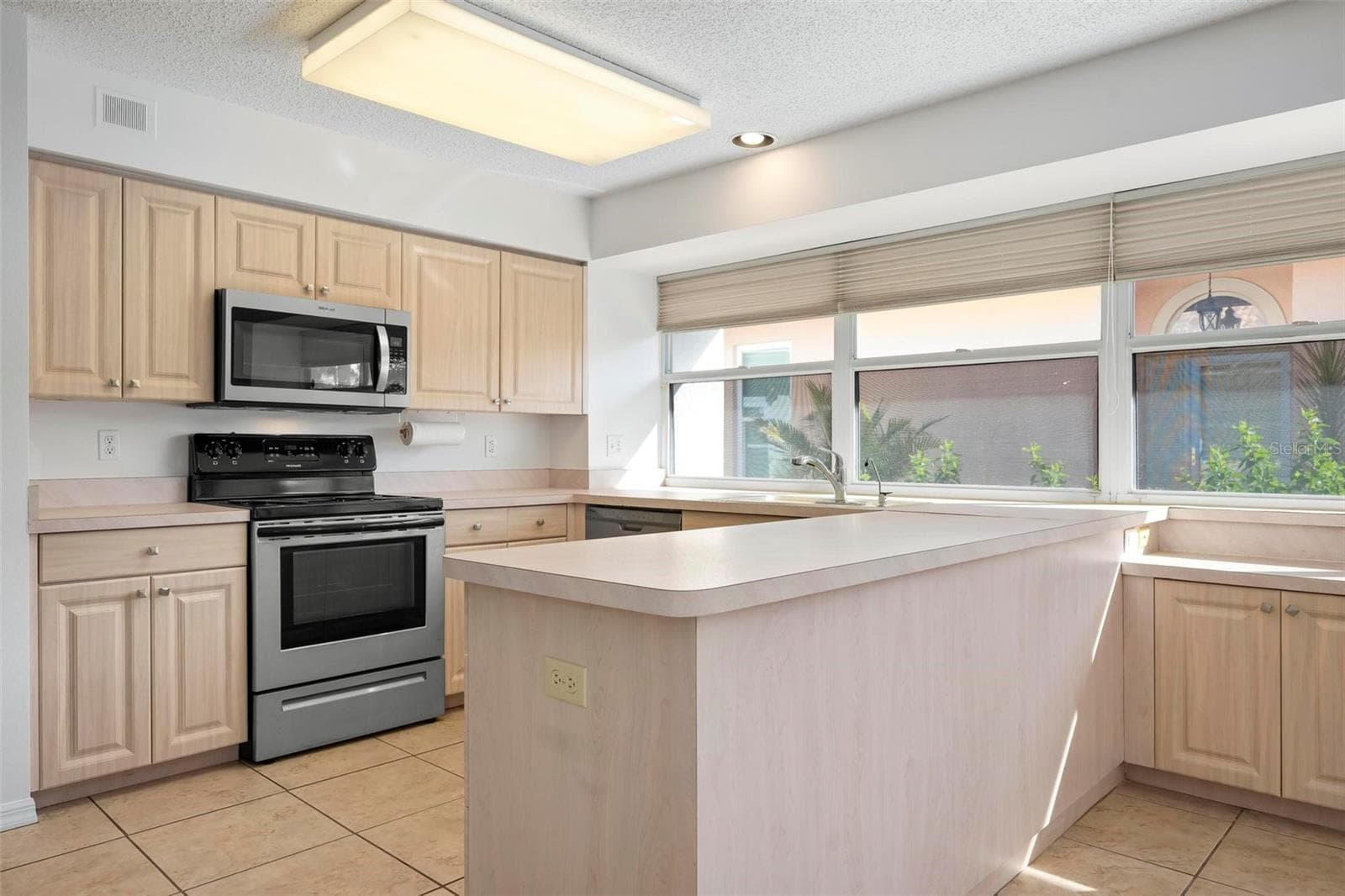 Kitchen - 4310 TURNBERRY CT, BRADENTON