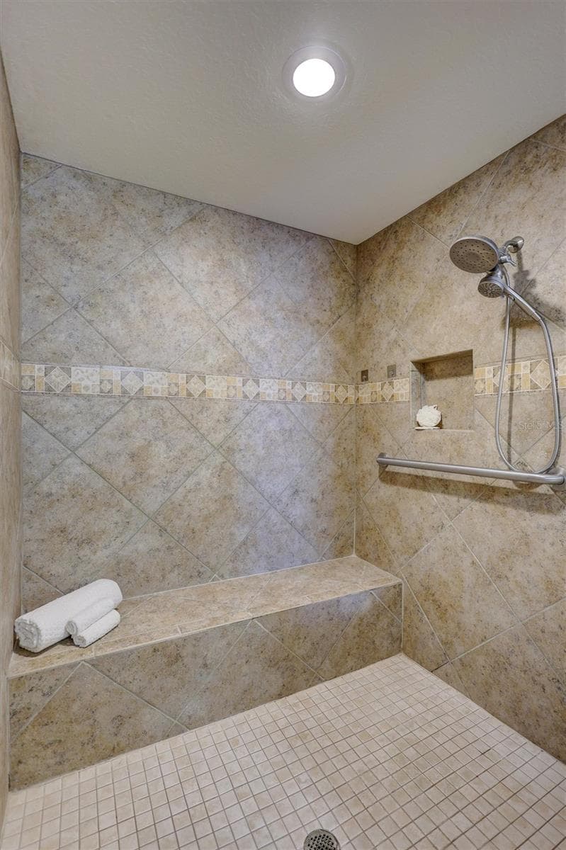 Large Walk-In Shower with Bench Seating - 2925 TERRA CEIA BAY BLVD #2802, PALMETTO
