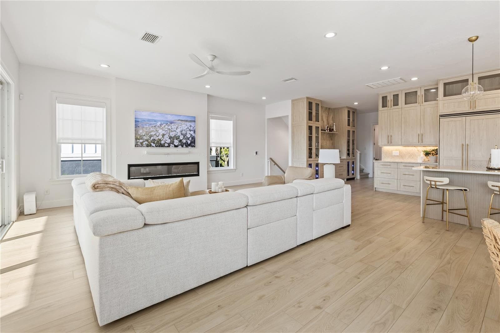 Living Room - 8008 MIDNIGHT PASS RD, SARASOTA