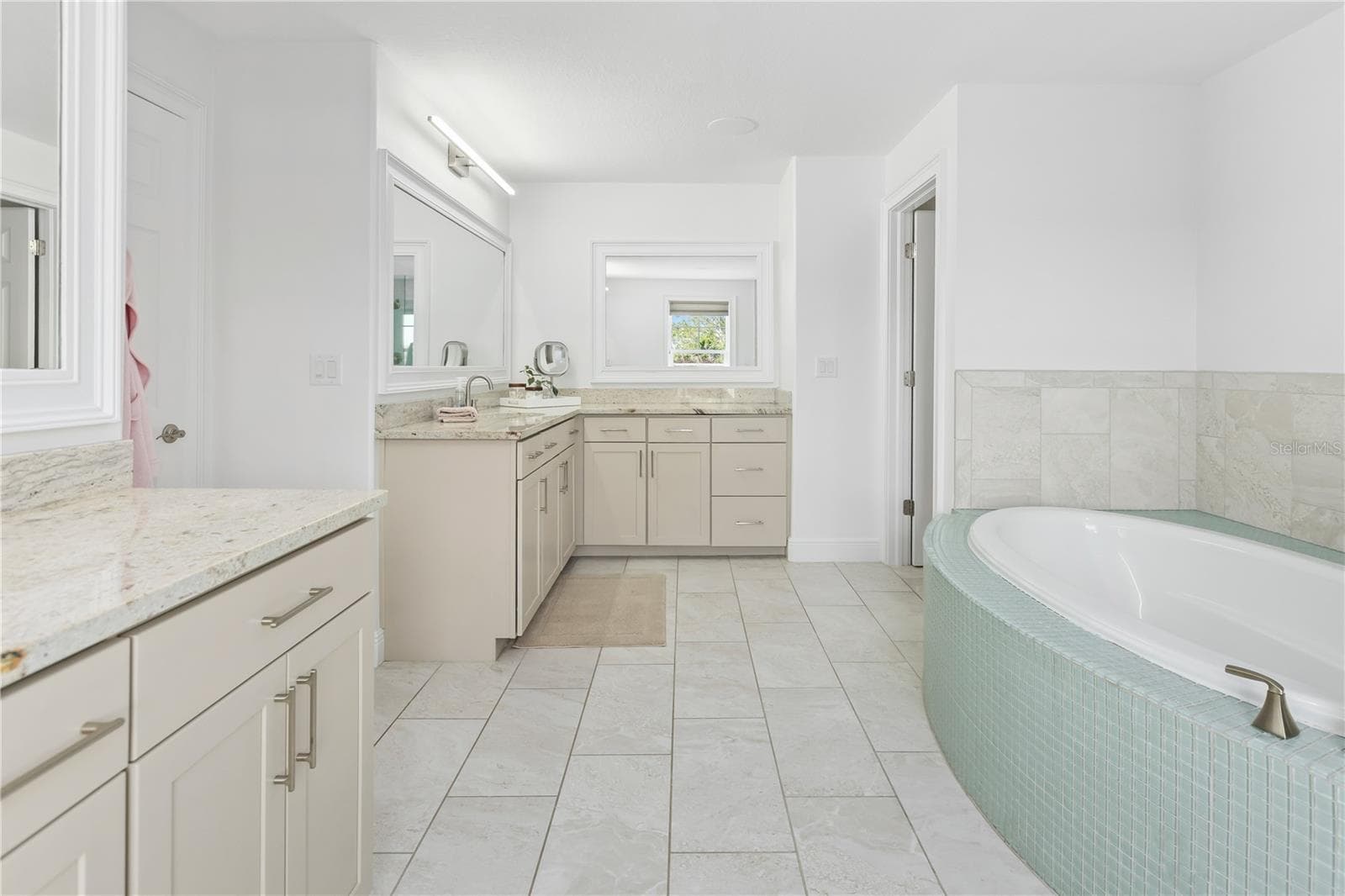 Primary Ensuite - 8008 MIDNIGHT PASS RD, SARASOTA