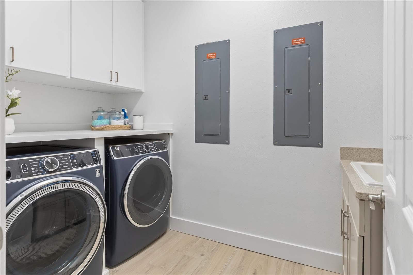 Laundry - 8008 MIDNIGHT PASS RD, SARASOTA