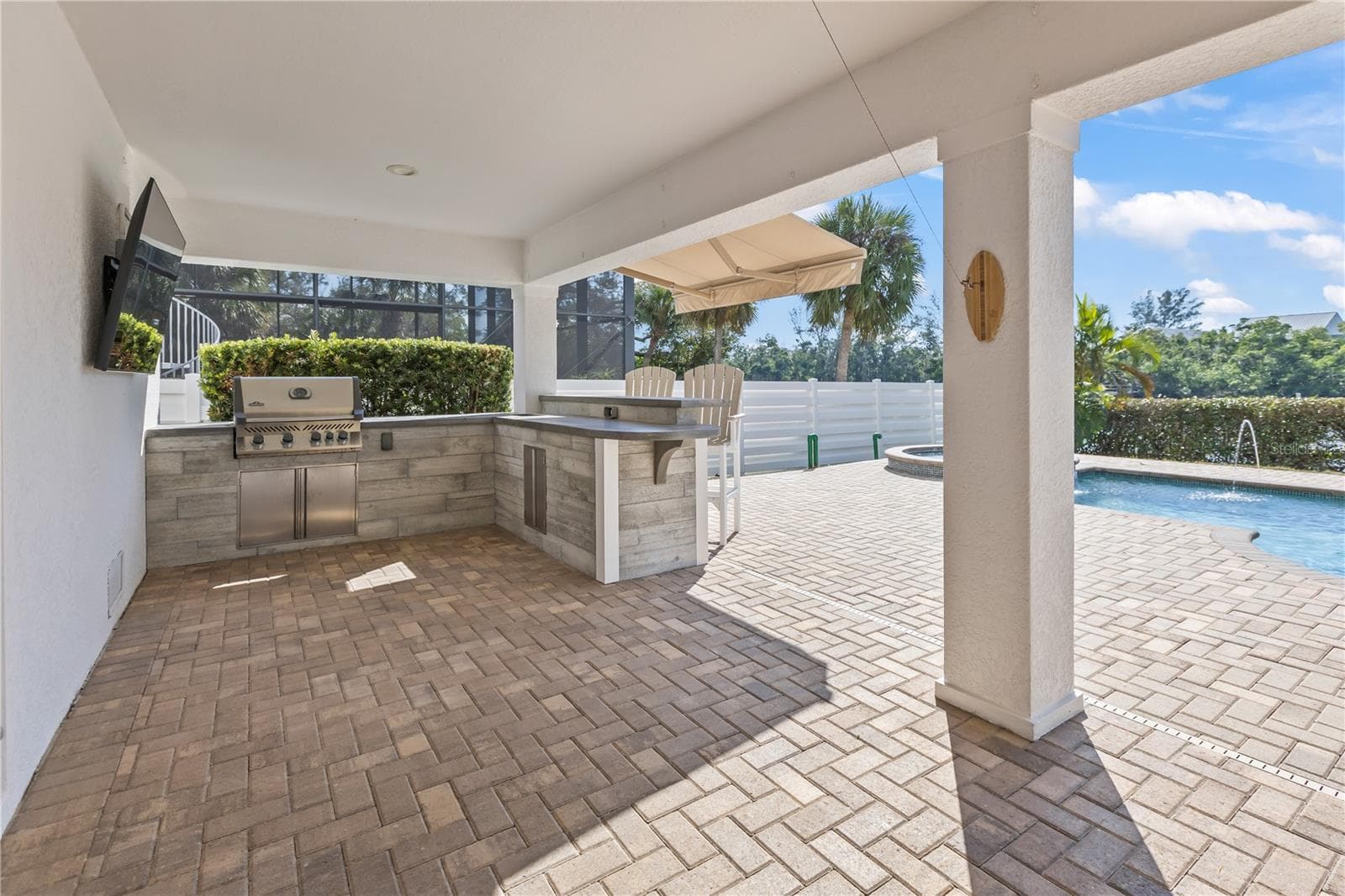 Outdoor entertainment area - 8008 MIDNIGHT PASS RD, SARASOTA
