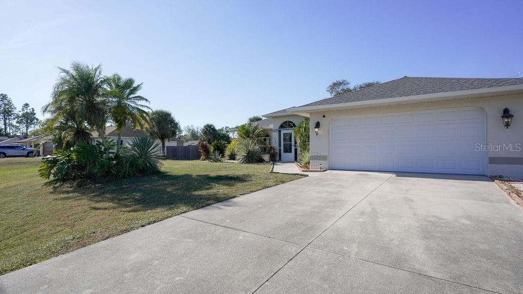 Single Family Residence at 3357 N CHAMBERLAIN BLVD, NORTH PORT, photo 5 of 43