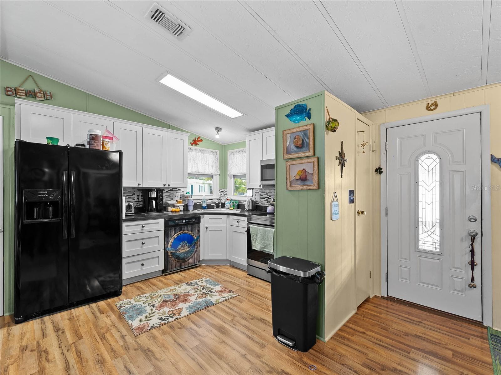 Kitchen_154RarotongaRd_NorthPort_BlackAppliances.jpg - 154 RAROTONGA RD, NORTH PORT