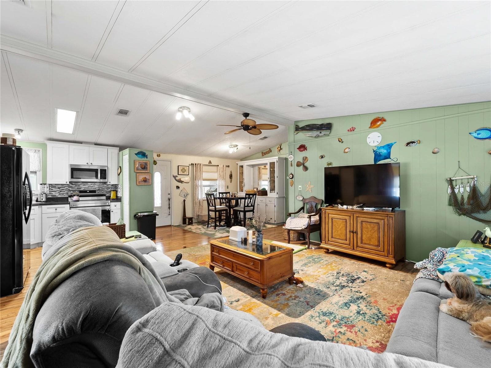 LivingRoom_154RarotongaRd_NorthPort_OpenConcept.jpg - 154 RAROTONGA RD, NORTH PORT