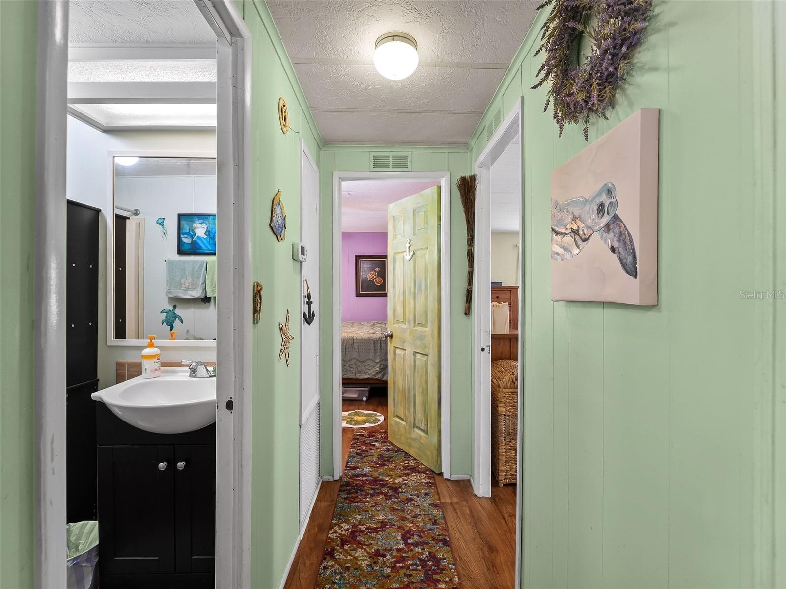 Hallway_154RarotongaRd_NorthPort_CleanFinish.jpg - 154 RAROTONGA RD, NORTH PORT