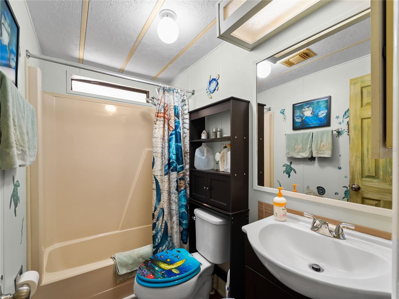 GuestBath_154RarotongaRd_NorthPort_CleanFinish.jpg - 154 RAROTONGA RD, NORTH PORT