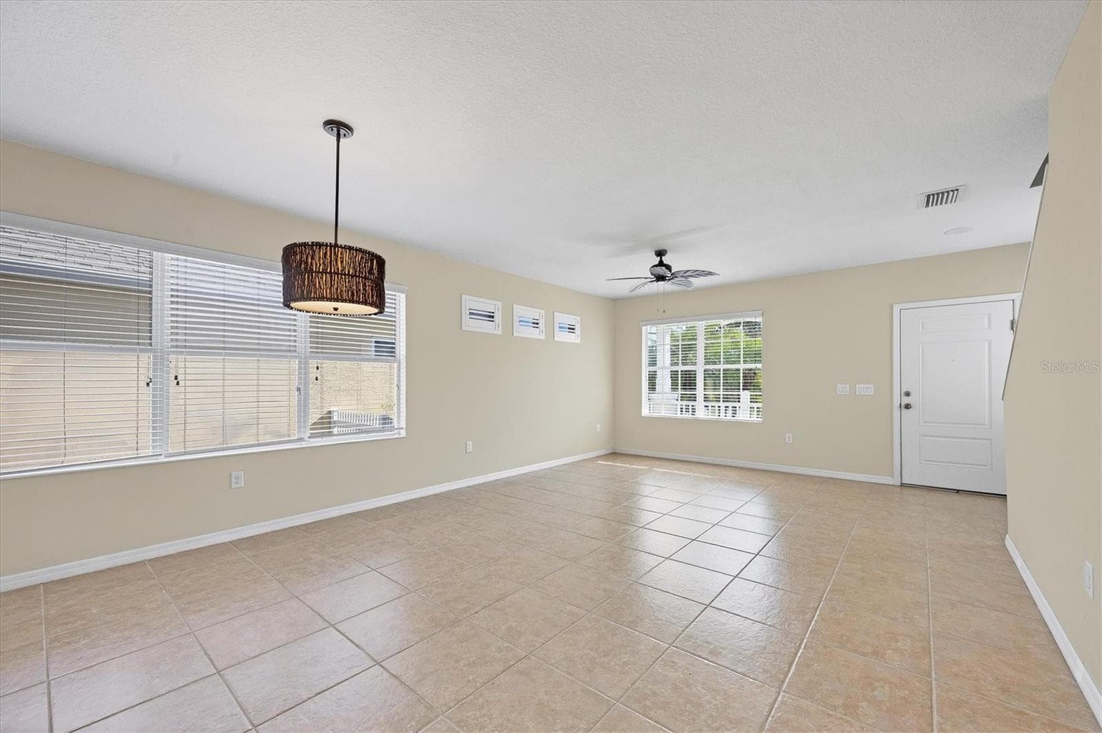 Dining room/great room combo for perfect entertaining - 4811 WOODBROOK DR, SARASOTA