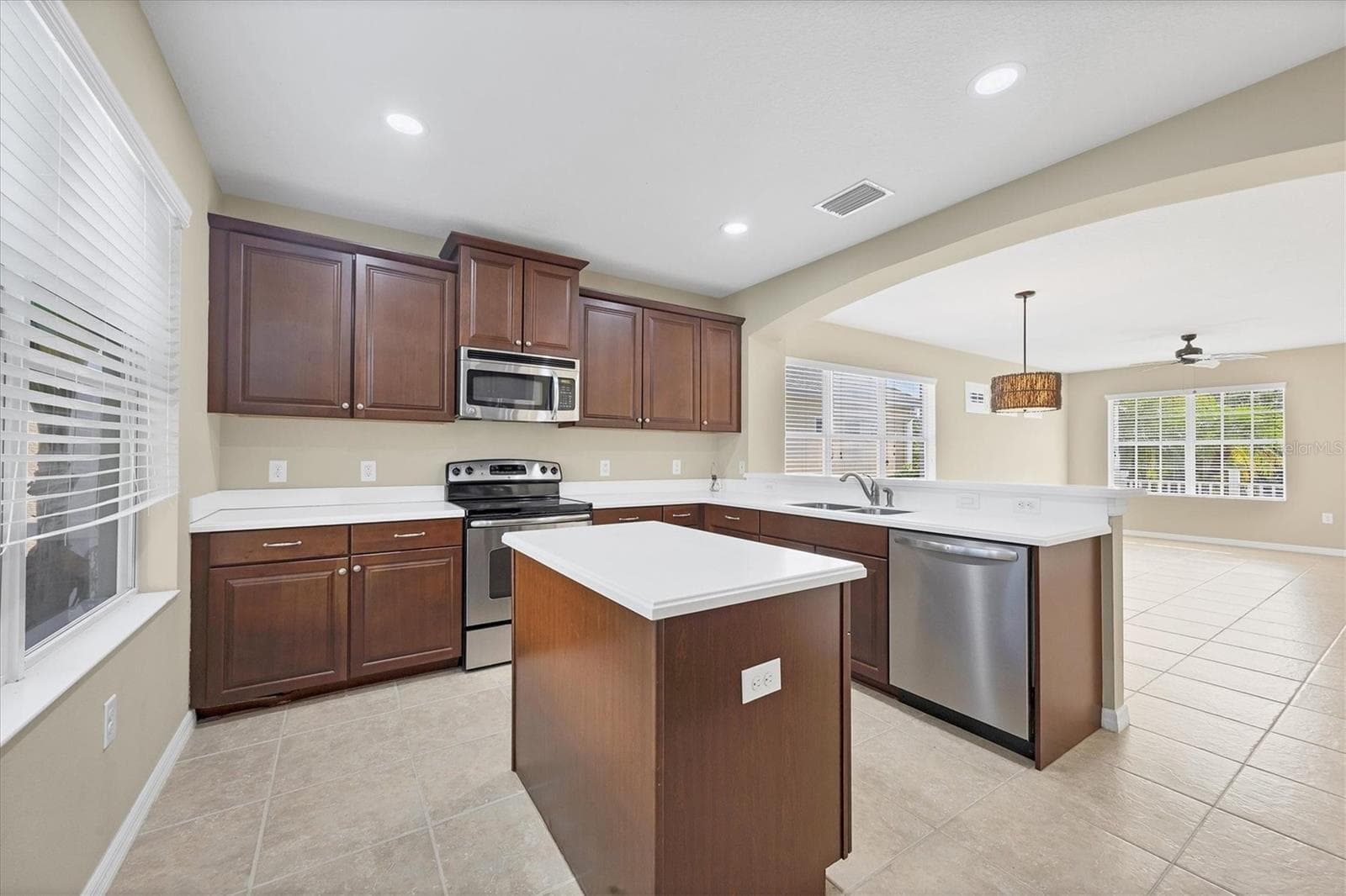 Kitchen with Island - 4811 WOODBROOK DR, SARASOTA