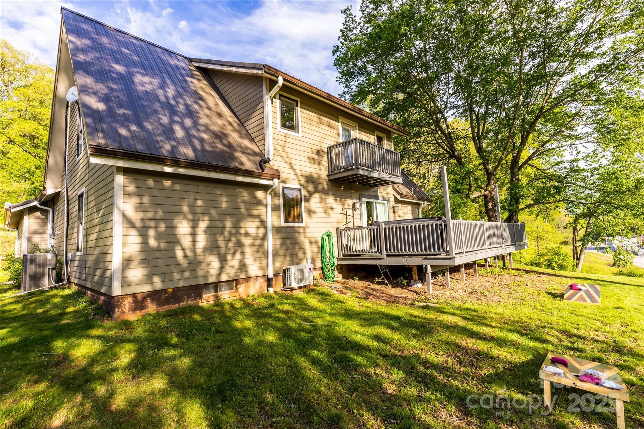 double deck! - 540 Toot Hollow Road, Bryson City