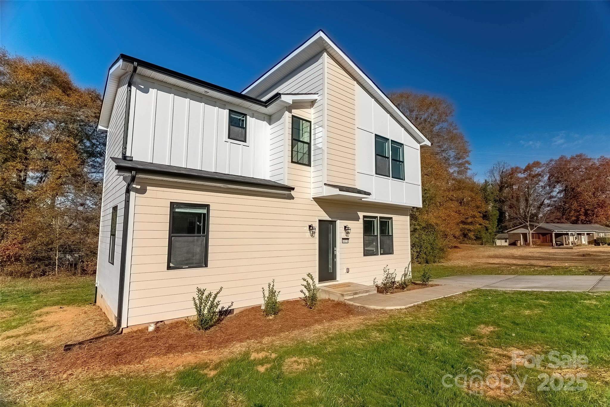 Single Family Residence at 3024 Poplar Circle, Shelby, photo 2 of 39