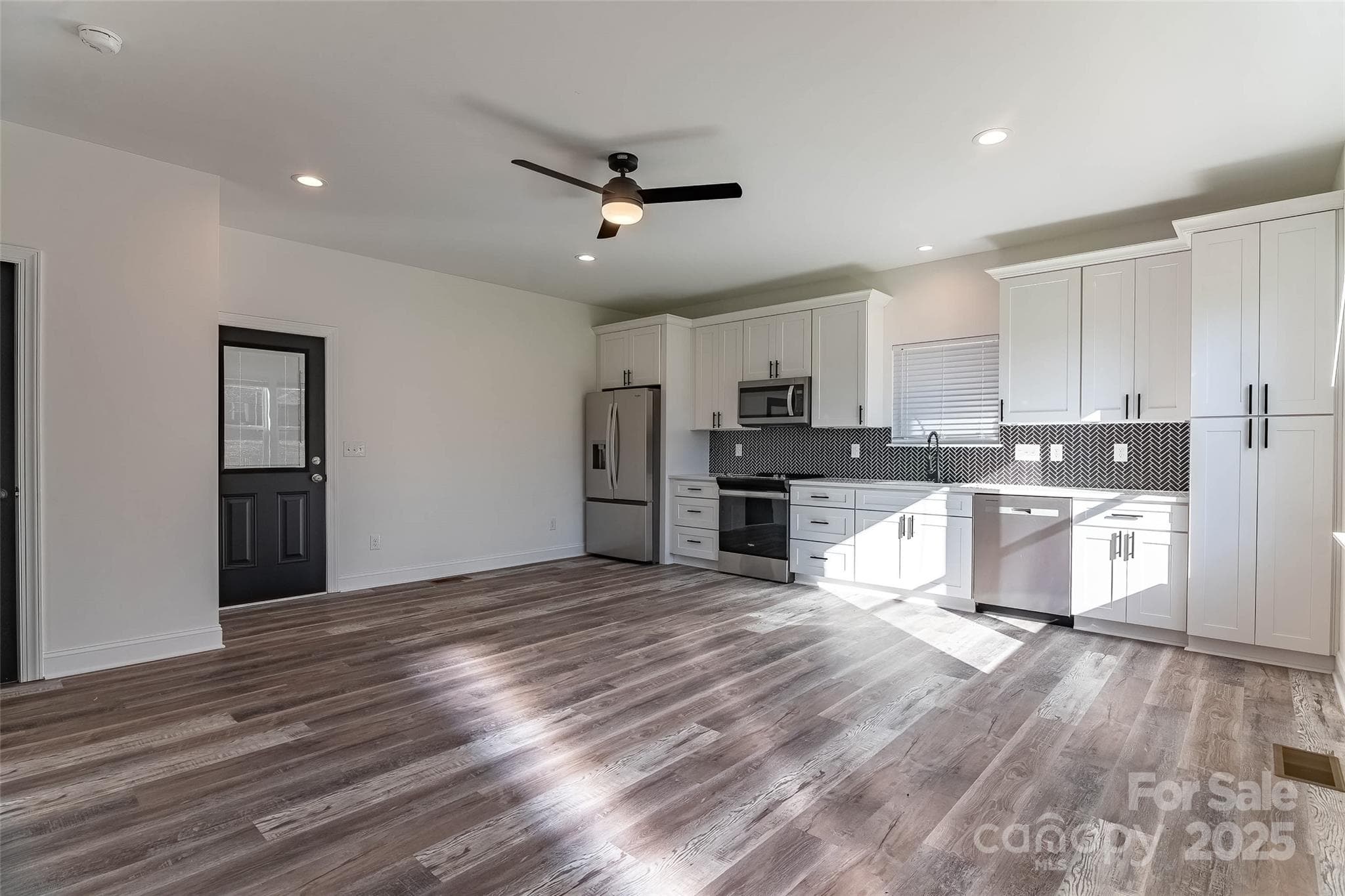 Single Family Residence at 3024 Poplar Circle, Shelby, photo 5 of 39
