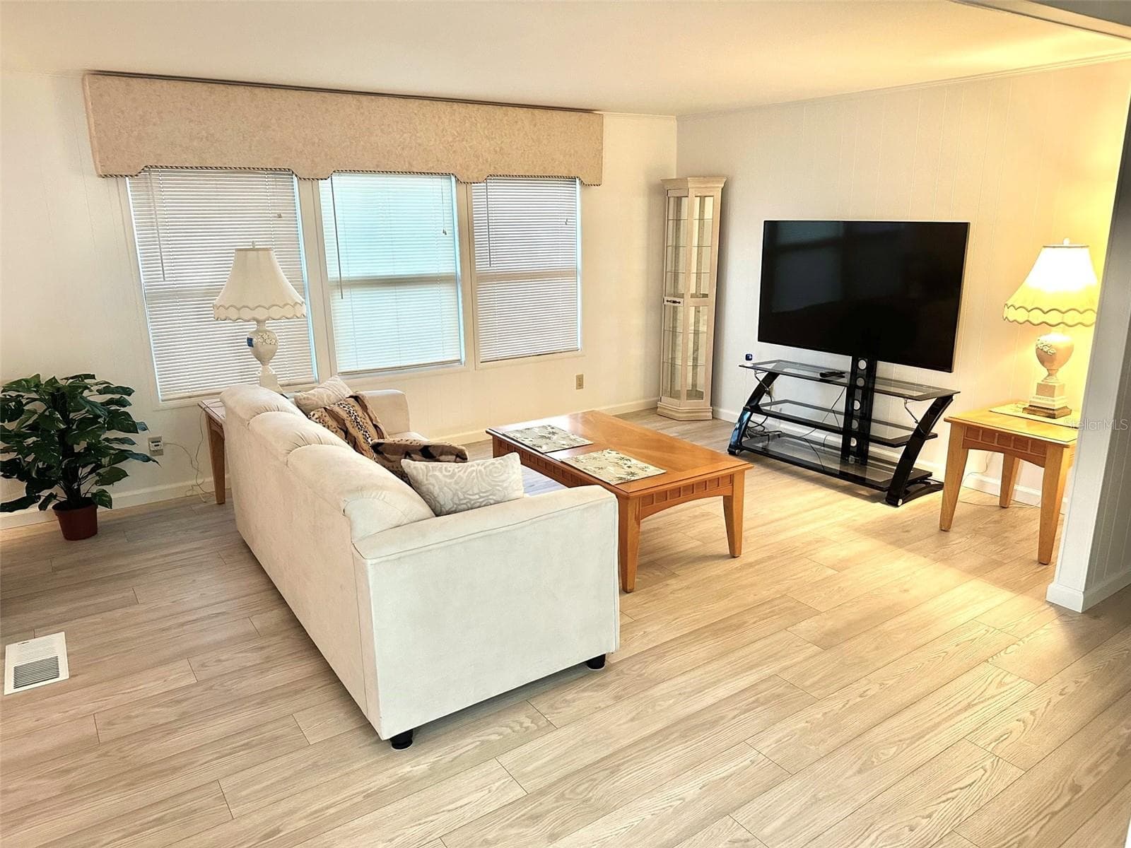 Mobile Home at 2000 E BAY DR #83, LARGO, photo 4 of 15