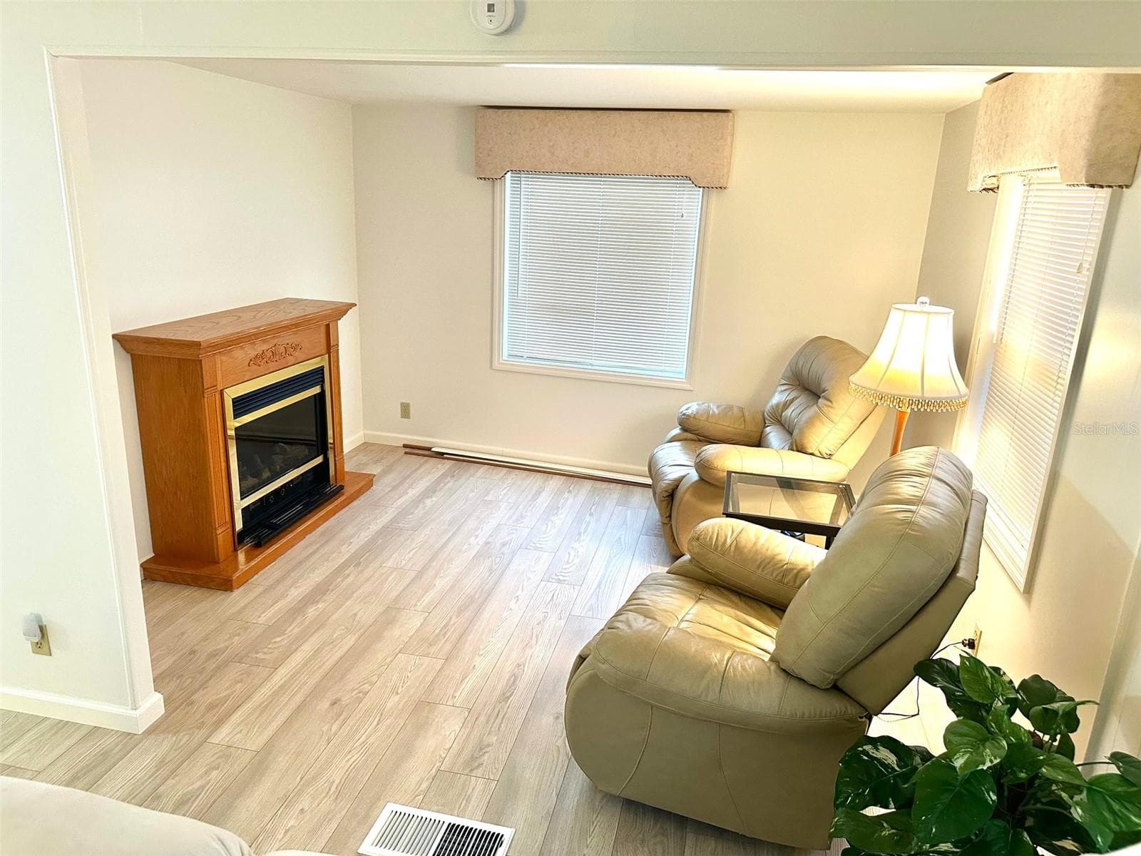 Mobile Home at 2000 E BAY DR #83, LARGO, photo 6 of 15