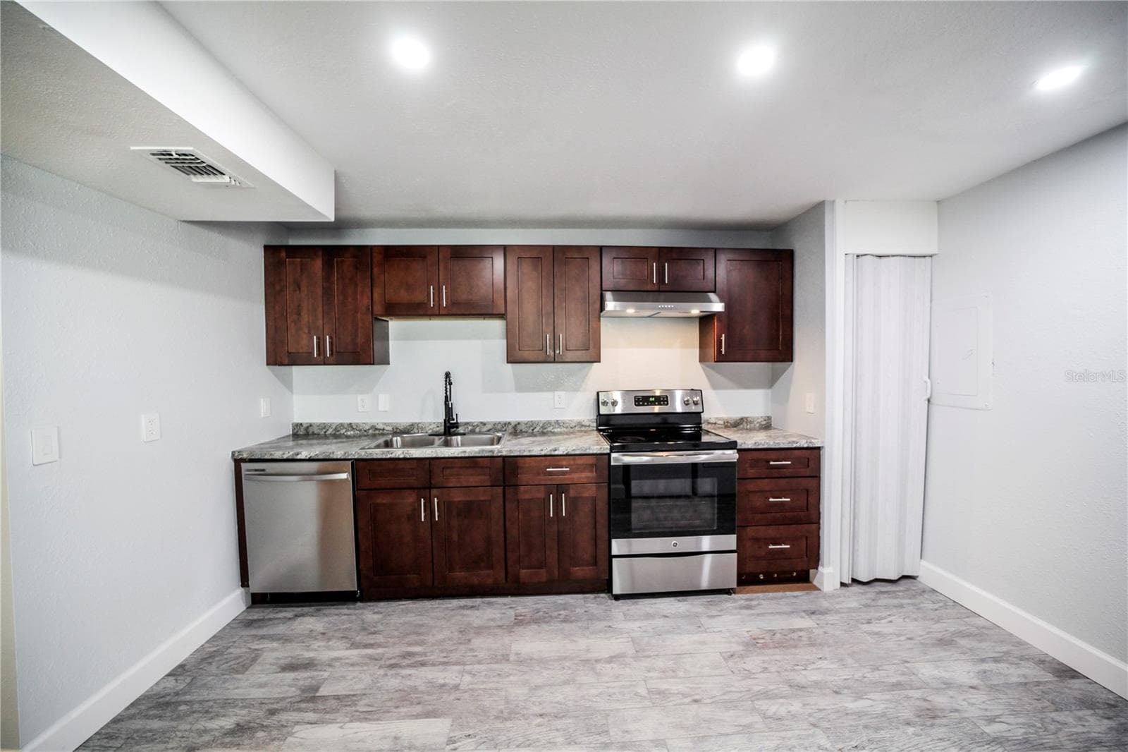 Condominium at 331 AMHERST AVE #56, SARASOTA, photo 6 of 19
