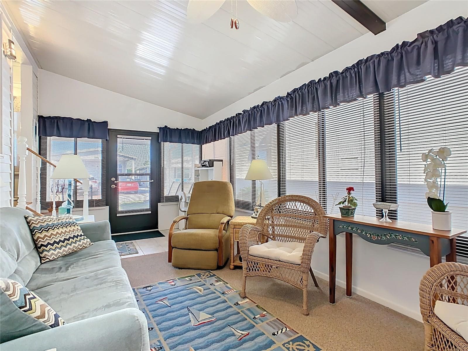 Living room - 9000 US HWY 192 #293, CLERMONT