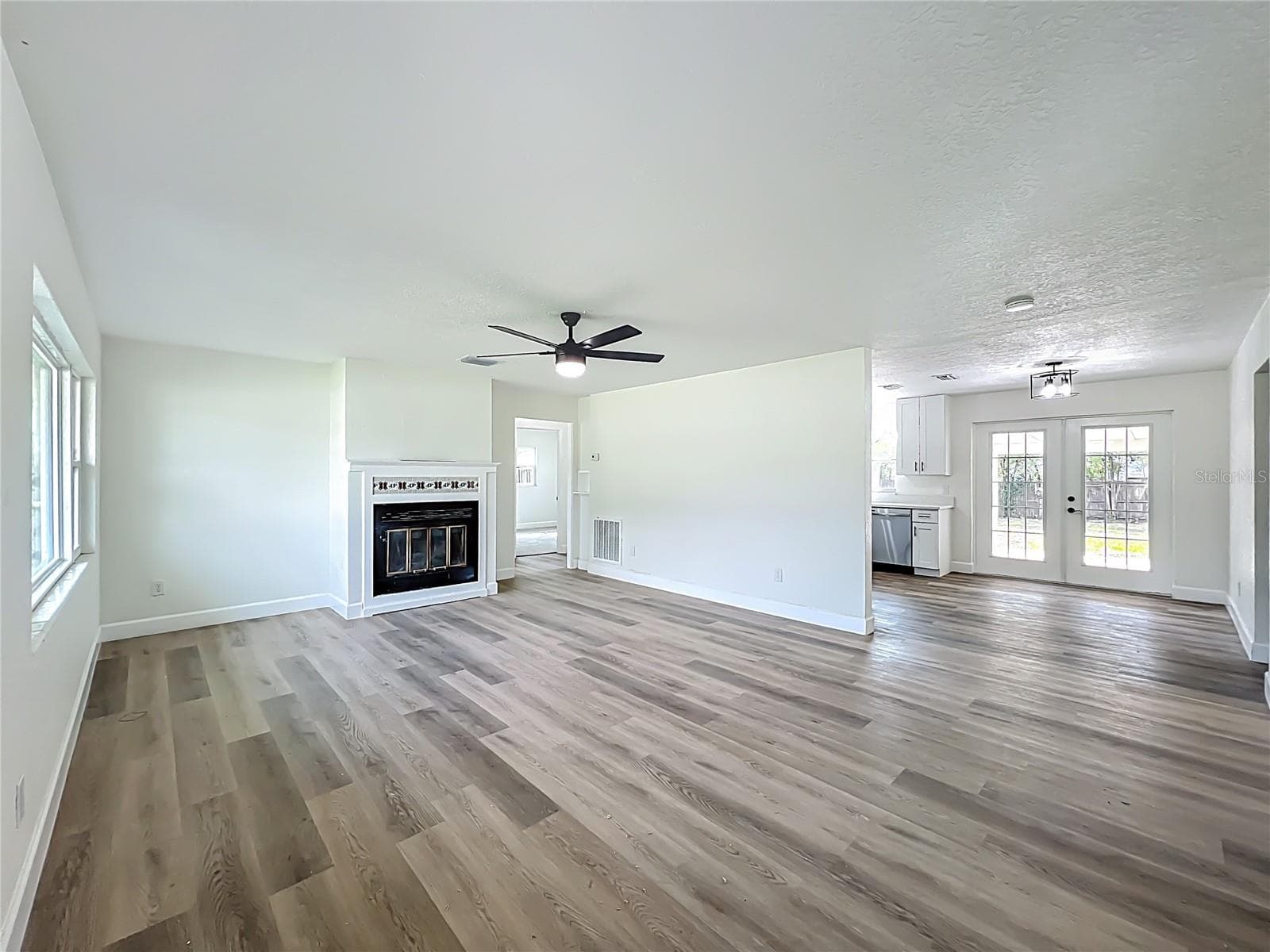 Single Family Residence at 2680 PALMETTO RD, MOUNT DORA, photo 4 of 30