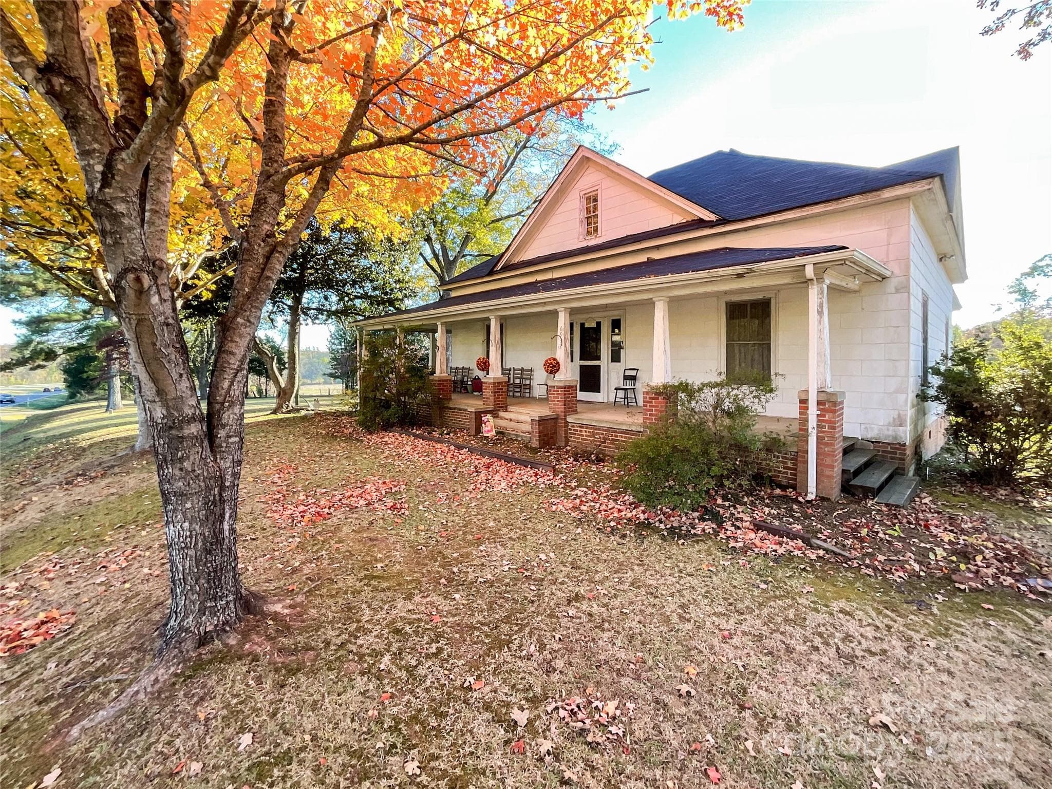 Single Family Residence at 6993 Charlotte Highway, Lancaster, photo 2 of 41