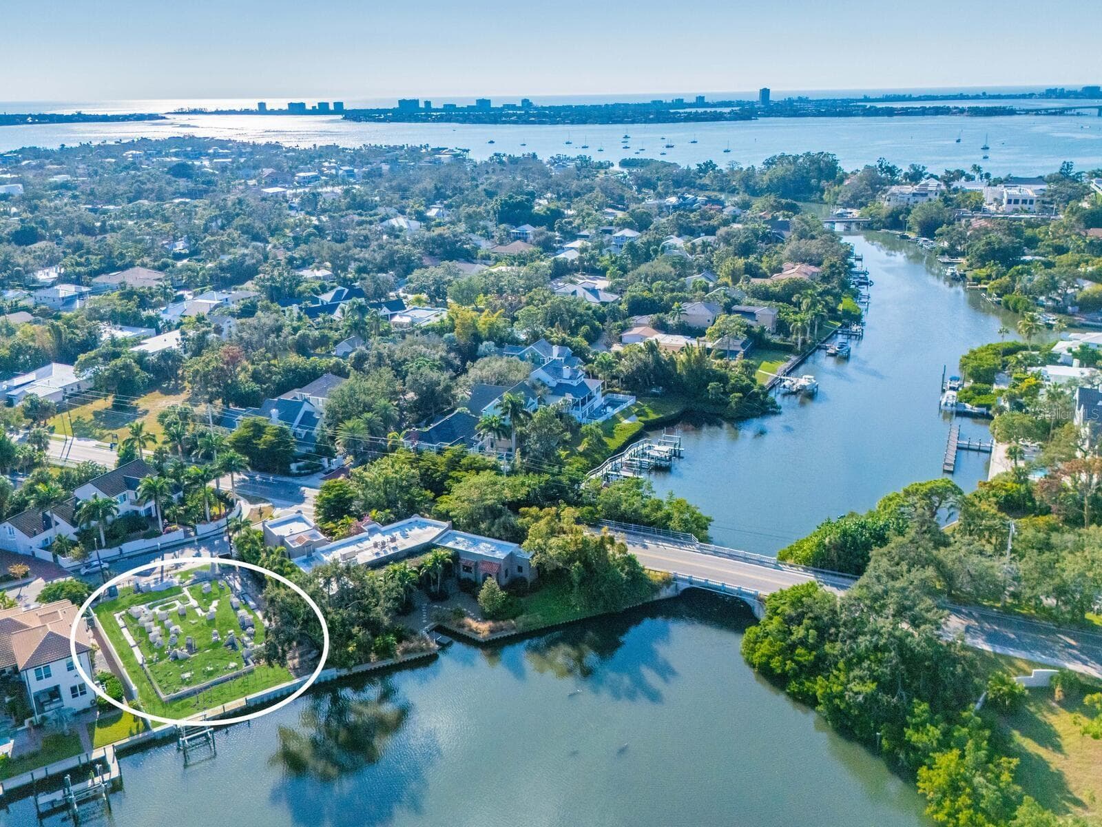 Short boat ride to Sarasota Bay - 1821 LINCOLN DR, SARASOTA