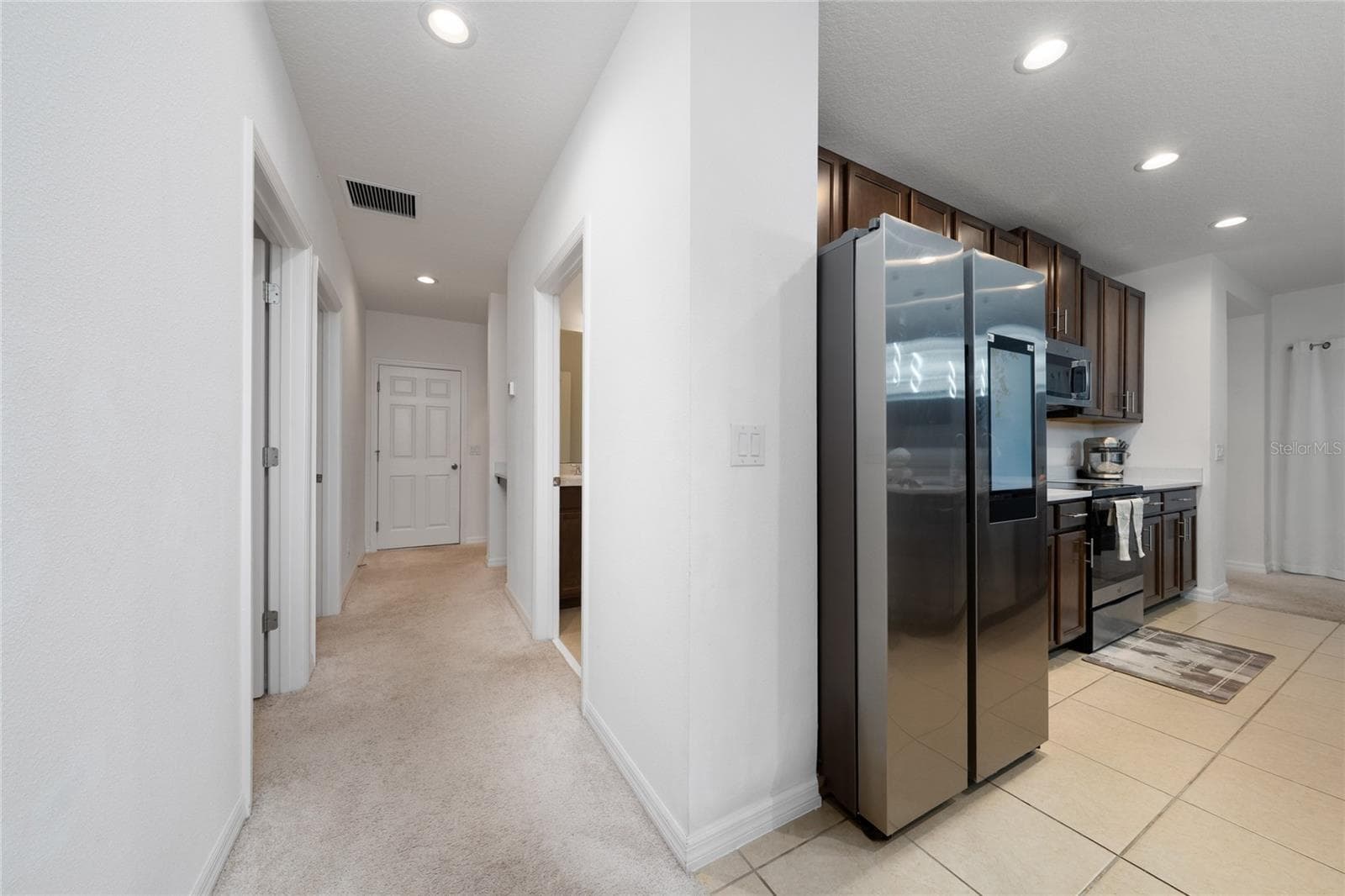 Hallway / Transition - 669 JUPITER BEACH RD, GROVELAND