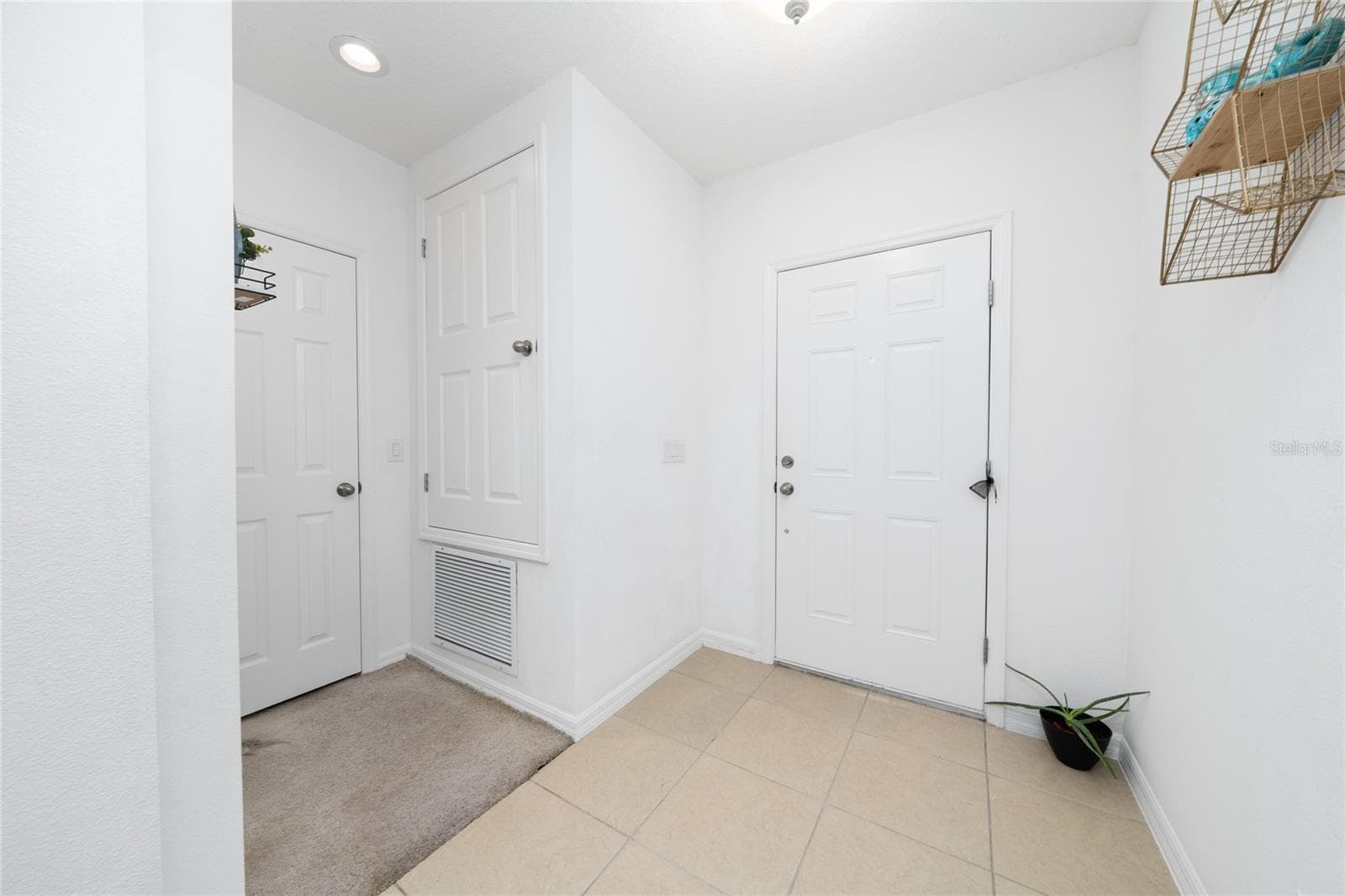 Single Family Residence at 669 JUPITER BEACH RD, GROVELAND, photo 12 of 40