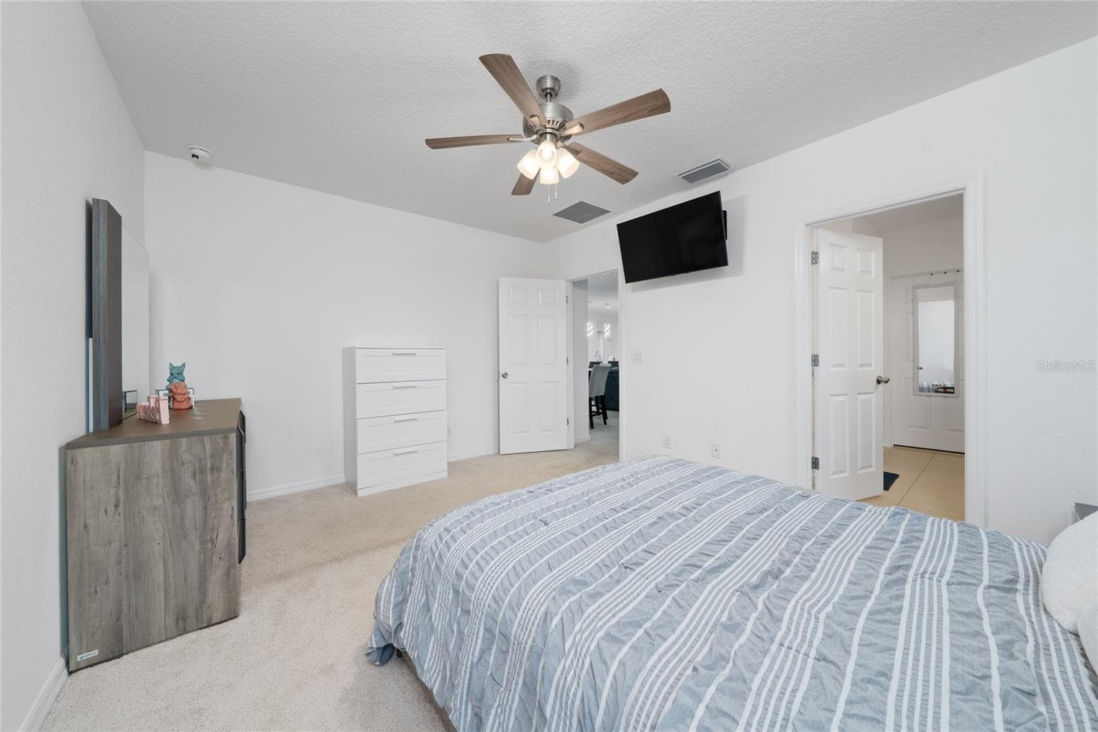Master Bedroom Alt - 669 JUPITER BEACH RD, GROVELAND