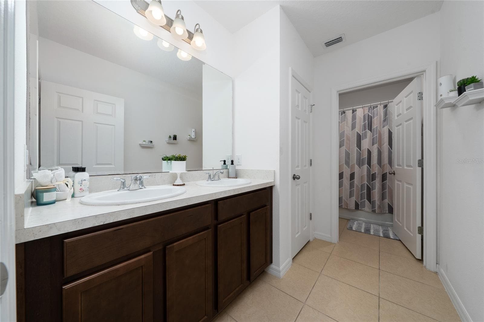 Guest Bathroom - 669 JUPITER BEACH RD, GROVELAND