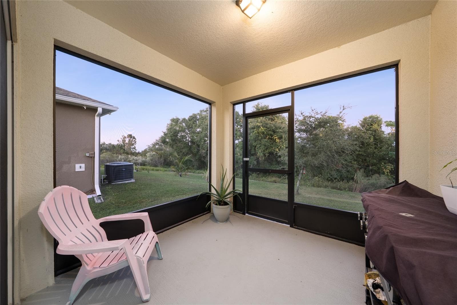 Lanai - 669 JUPITER BEACH RD, GROVELAND