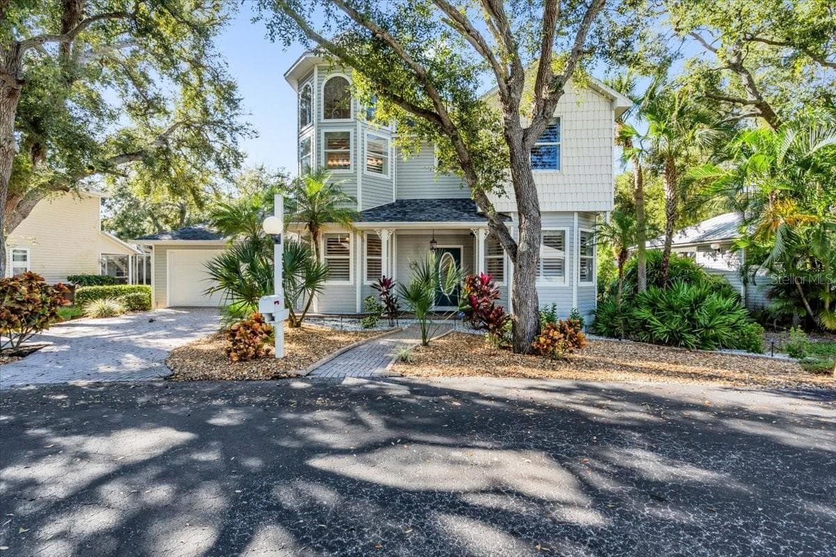 Tons of curb appeal - 2306 64TH ST W, BRADENTON