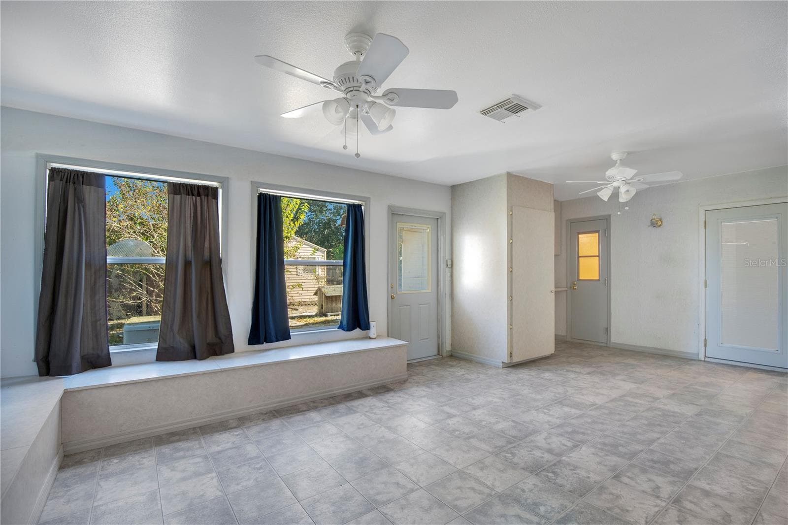 Single Family Residence at 6019 LONG PEAK DR, ORLANDO, photo 2 of 31