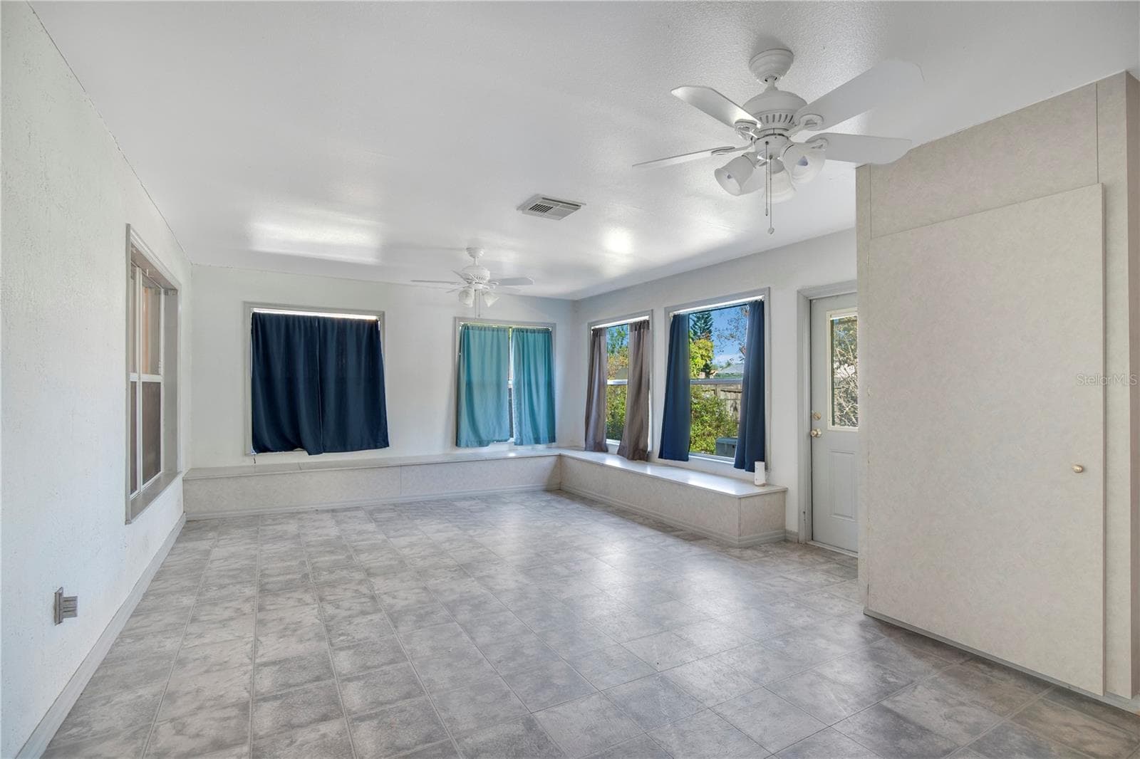 Single Family Residence at 6019 LONG PEAK DR, ORLANDO, photo 3 of 31