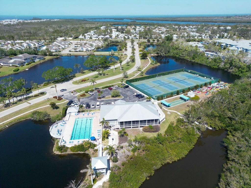 Condominium at 983 SANDPIPER CIR, BRADENTON, photo 49 of 54