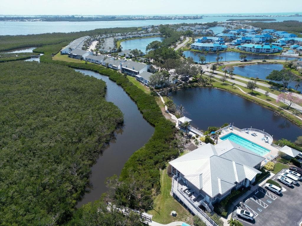 Condominium at 983 SANDPIPER CIR, BRADENTON, photo 52 of 54
