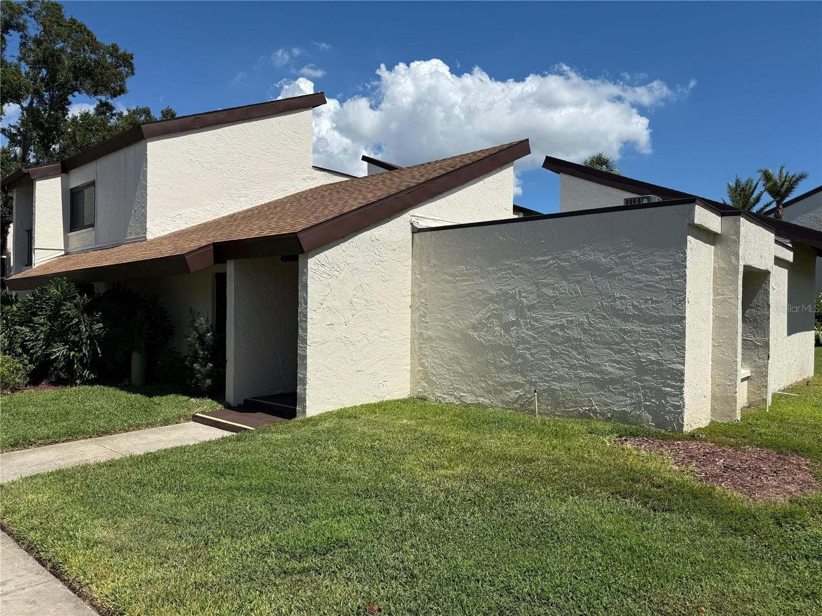 Nice corner unit allows for easy air flow through the unit. - 2207 BELLEAIR RD #B22, CLEARWATER