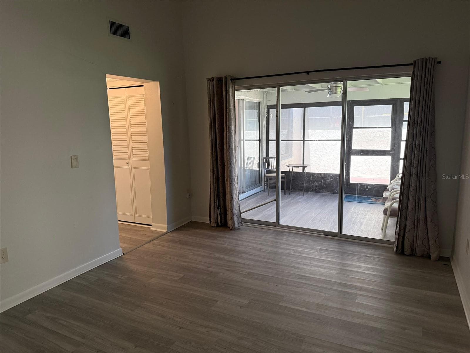 Large Primary bedroom with a full wall of sliding doors to the Florida room, opening outside to a large patio! - 2207 BELLEAIR RD #B22, CLEARWATER