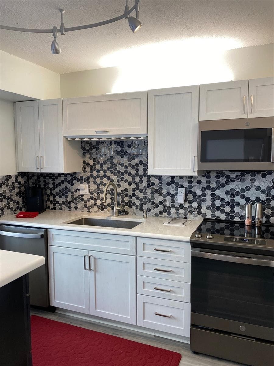Villa at 2209 BELLEAIR RD #C21, CLEARWATER, photo 8 of 23
