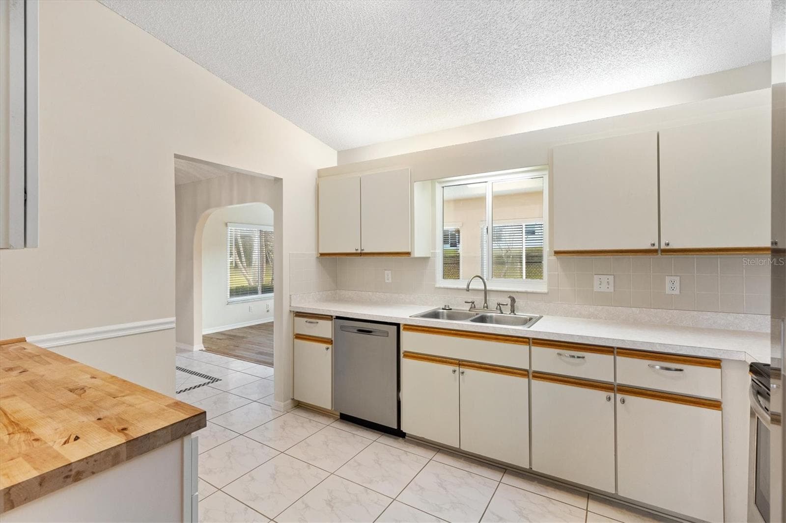 Single Family Residence at 10767 SE 174TH LOOP, SUMMERFIELD, photo 13 of 45