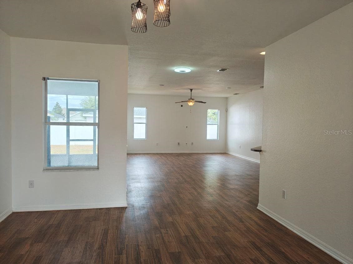 Single Family Residence at 1561 SHOREWOOD DR, AUBURNDALE, photo 2 of 20